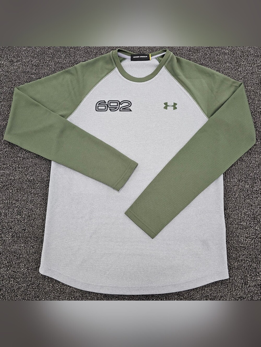 Under Armour Men's Lightweight Loose Fit Small Raglan LS Graphic Tee Gray Green